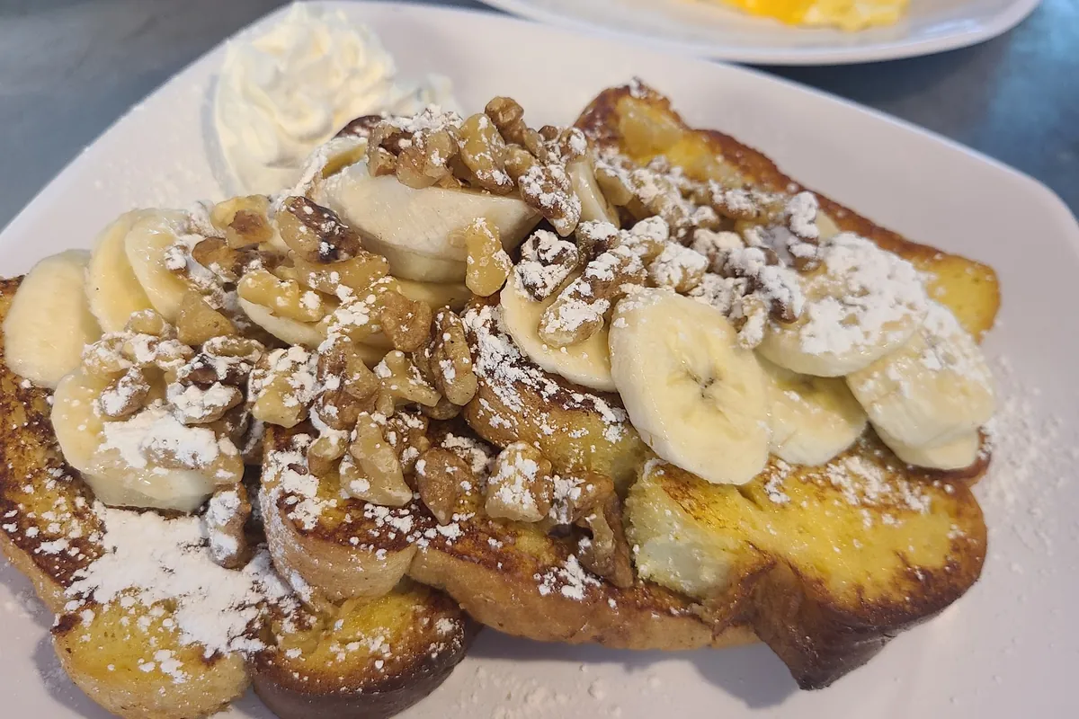 French toast topped with bananas and powdered sugar at the New Airport Diner in Wantage, NJ