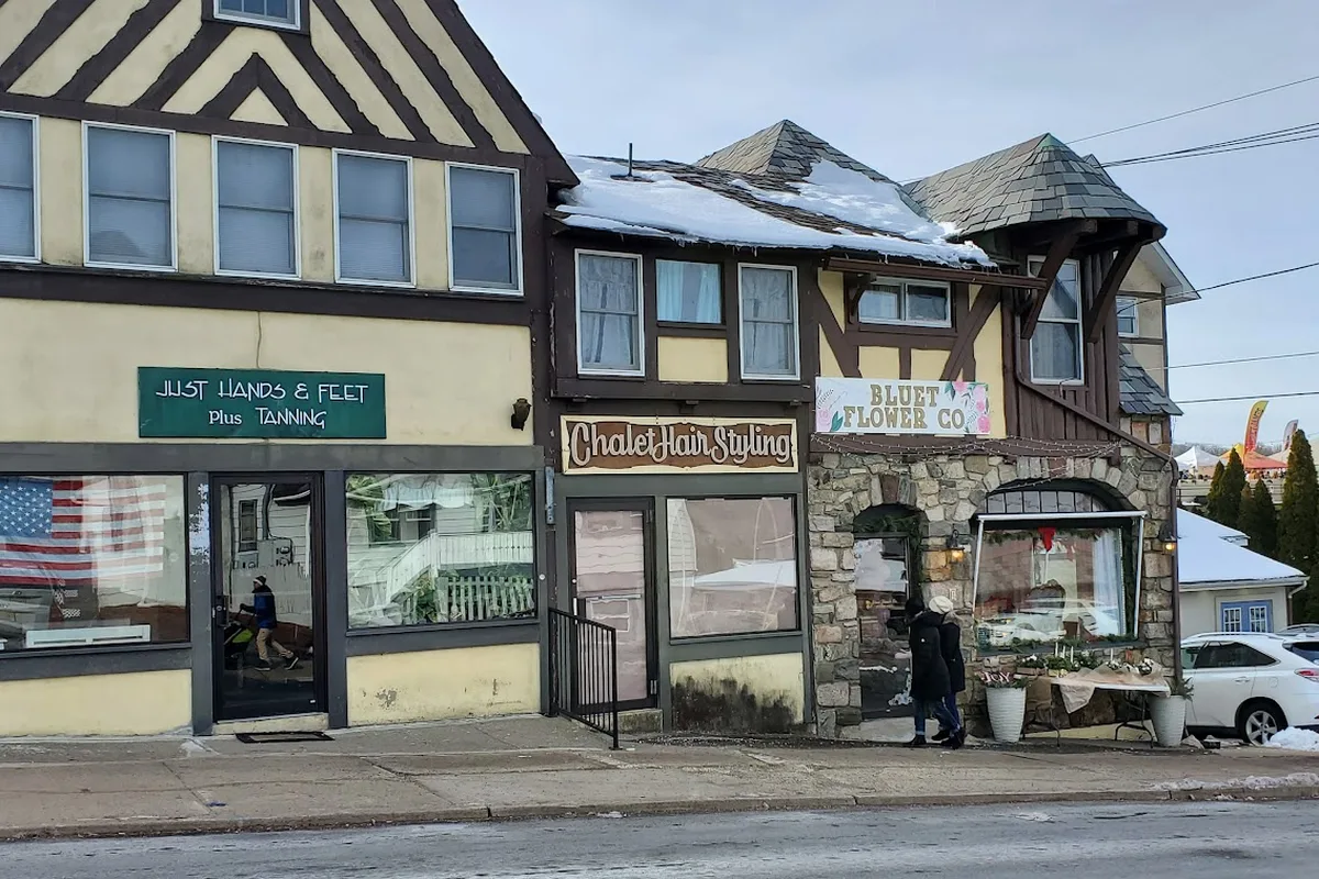 Shops on West Shore Trail in Sparta NJ, home of Bluet Flower Co.