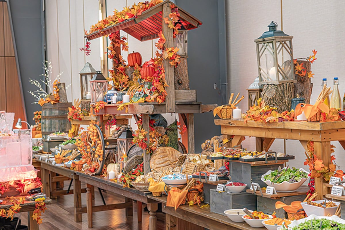 Crystal Springs Resort Thanksgiving buffet with fall leaves, lanterns and pumpkins in Sussex County, NJ