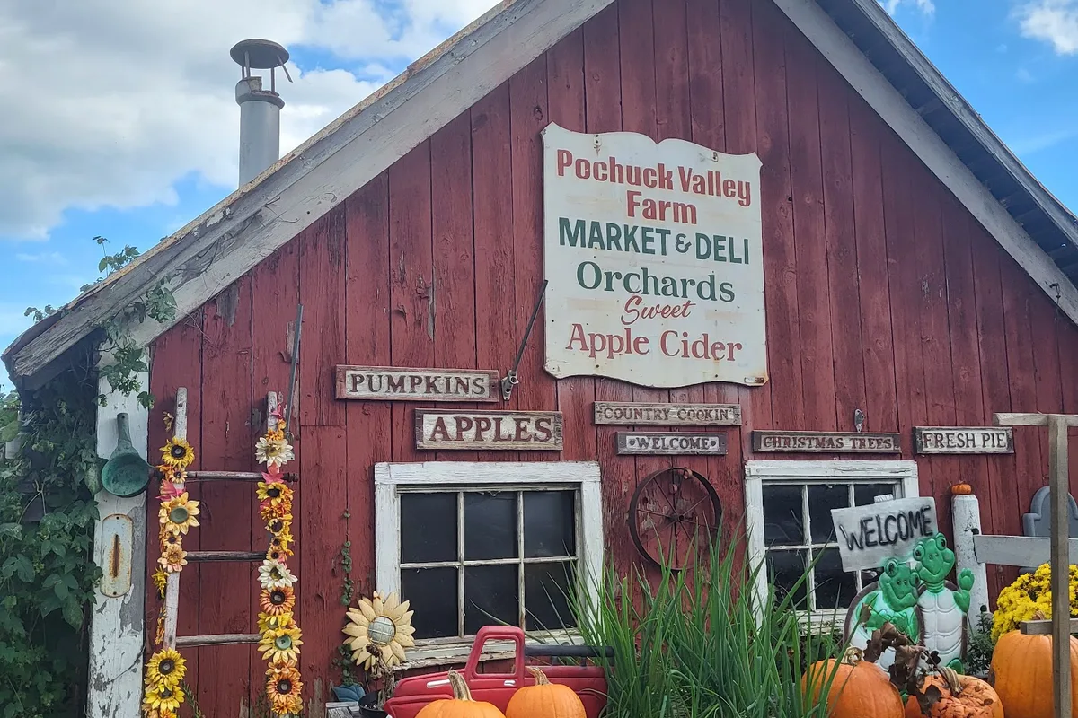 Red market and deli building at Pochuck Valley Farms in Glenwood, NJ