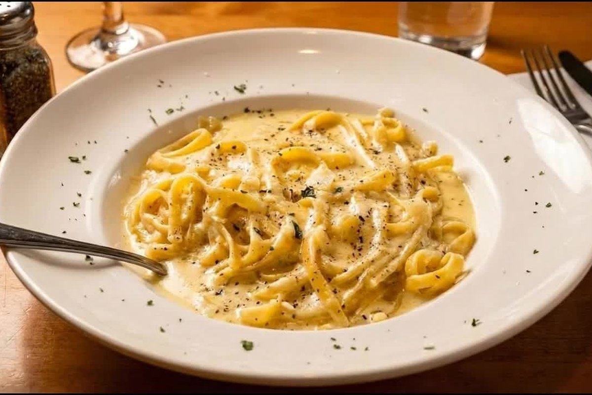 Fettuccine alfredo at Pomodoro Italiano in Hamburg, NJ