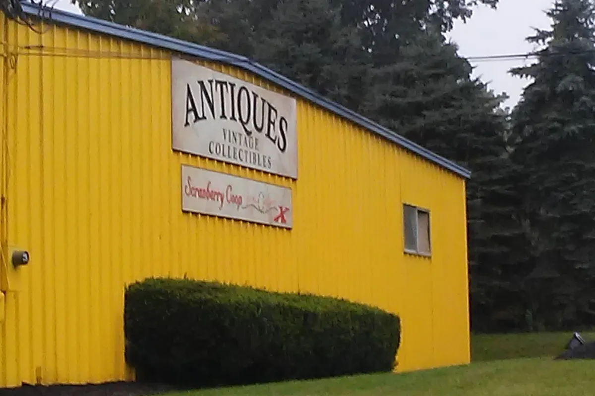 Yellow antiques building of Scranberry Coop on Route 206 in Andover, NJ