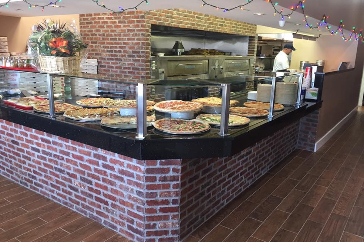 Pizza counter inside Tomato Garden in Vernon, NJ